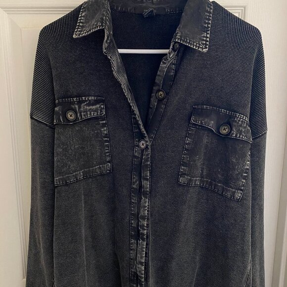 Forever 21 Button Down Waffle Knit - Black - NWOT Size Small - Picture 1 of 3